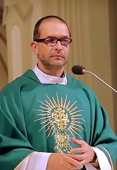 Ks. Jacek WIOSNA Stryczek w zielonym ornacie podczas kazania